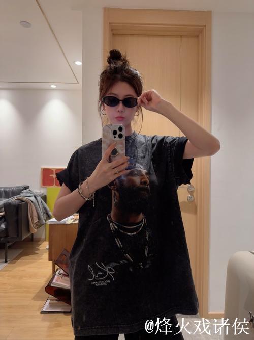 中国欧文女孩火遍海外，眼镜造型下滞空动作独特